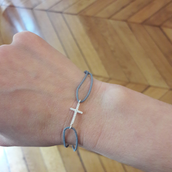 Bracelet cordon et croix